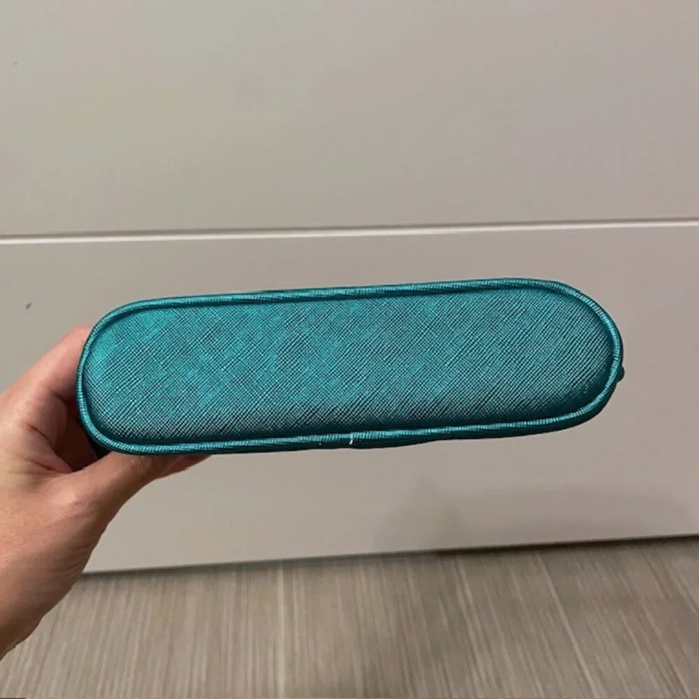 NEW La Mer Metallic Green Zippered Makeup Cosmetic Bag Travel